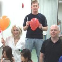 サイモン先生(中央) 、ララ先生(左)も参加