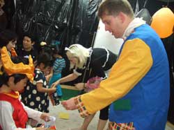 Trick or treat! キャンディをもらおう!