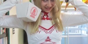 ラーラ先生が扮したのは、 優しい中華お持ち帰りＢＯＸ!?です。