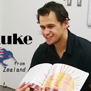 土曜日午前クラスの 担当が ルーク先生に 変更になりました